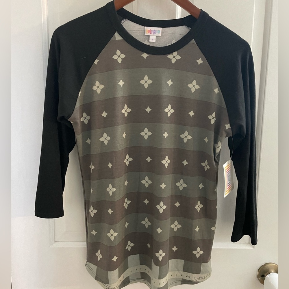 LuLaRoe Randy 3/4 Tee Black Shirt Top Gray Raglan Sleeve, size small NWT